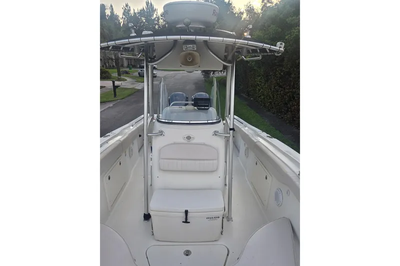 Slide: The Image of 2006 Hydra-Sports Vector 2500 CC boat interior with seating and console. - 5