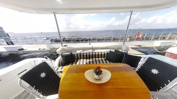 Slide: The Image of Neptunus 62 Flybridge 2005 - 3