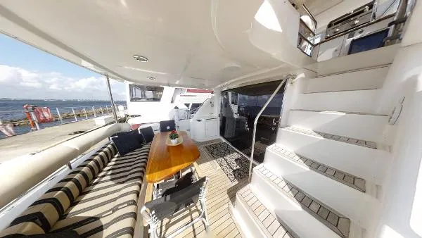 Slide: The Image of Neptunus 62 Flybridge 2005 - 5