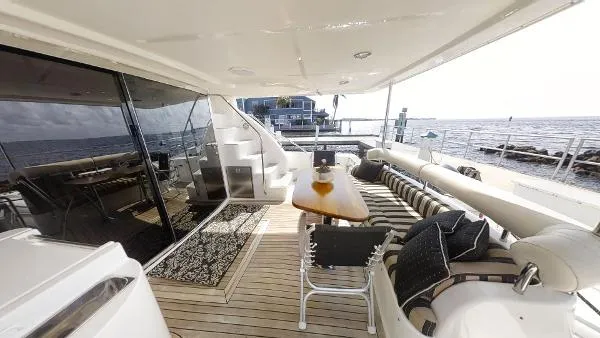 Slide: The Image of Neptunus 62 Flybridge 2005 - 6