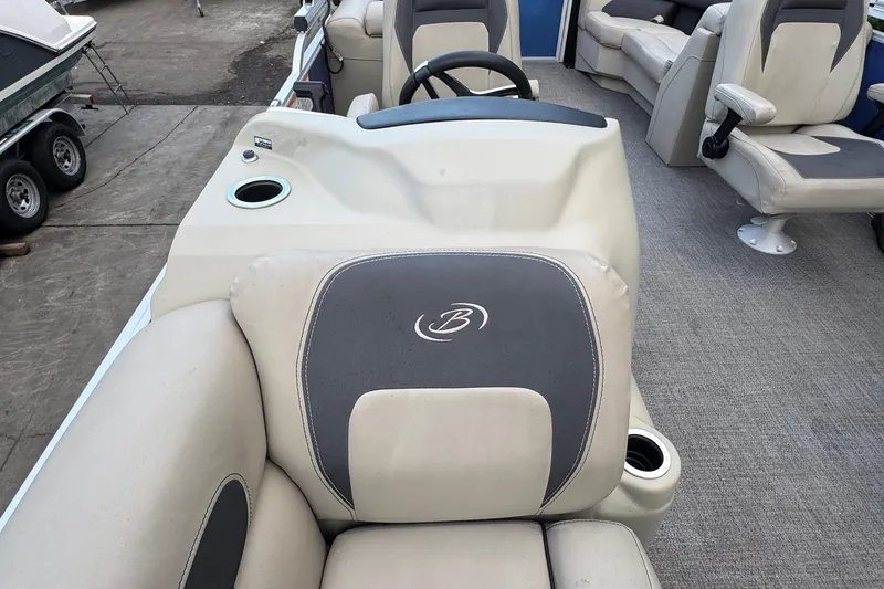 Slide: The Image of 2023 Barletta ARIA 22QC boat interior with steering wheel and seating. - 36