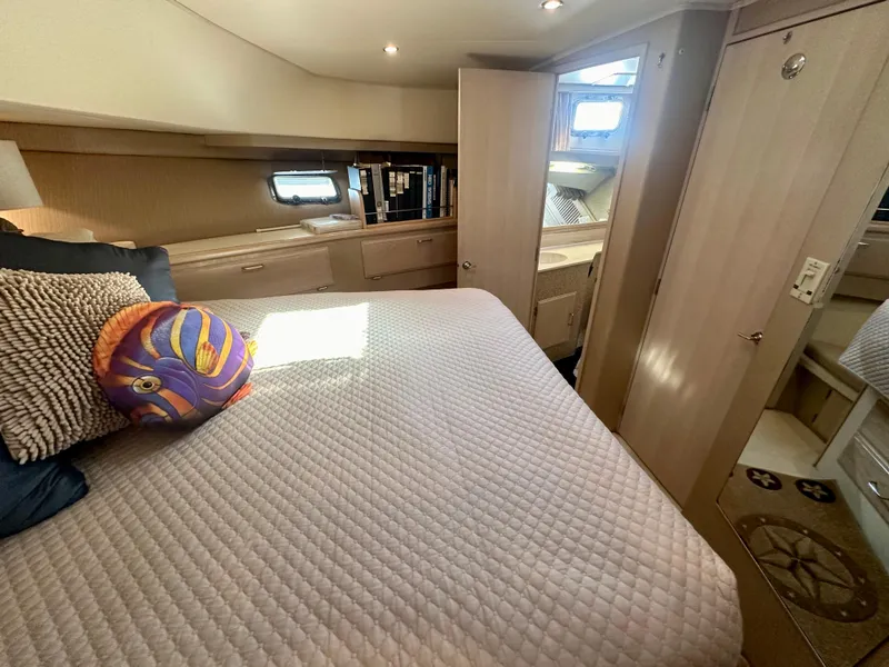 Slide: The Image of Interior of 1993 Tollycraft 57 Pilothouse yacht. - 18