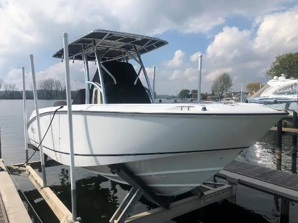 Slide: The Image of Boston Whaler 240 Outrage 2005 - 1