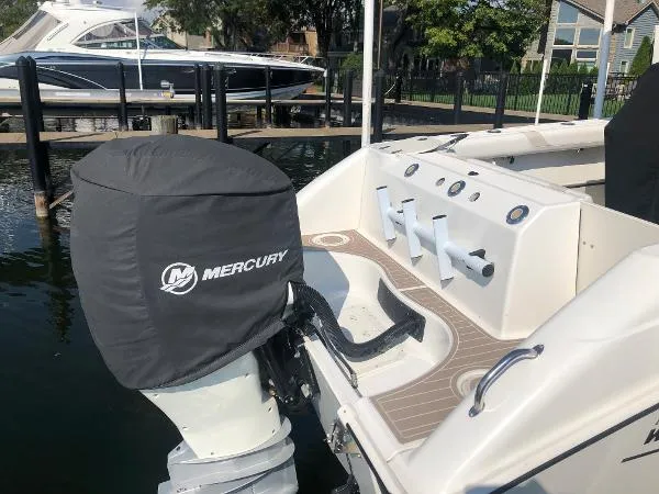 Slide: The Image of Boston Whaler 240 Outrage 2005 - 4