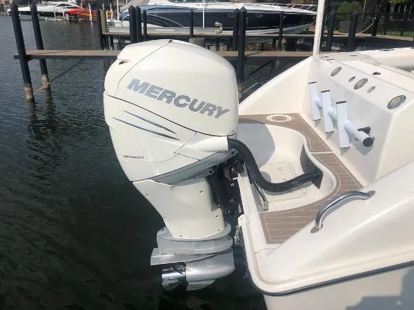 Slide: The Image of Boston Whaler 240 Outrage 2005 - 6