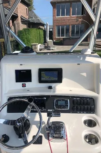 Slide: The Image of Boston Whaler 240 Outrage 2005 - 8