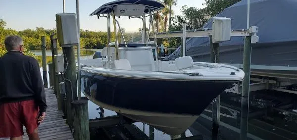 Slide: The Image of Sea Hunt Ultra 225 2013 - 3