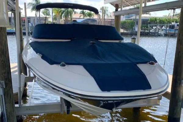 Slide: The Image of Sea Ray 220 Sundeck Outboard 2014 - 2