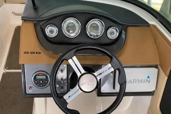 Slide: The Image of Sea Ray 220 Sundeck Outboard 2014 - 9