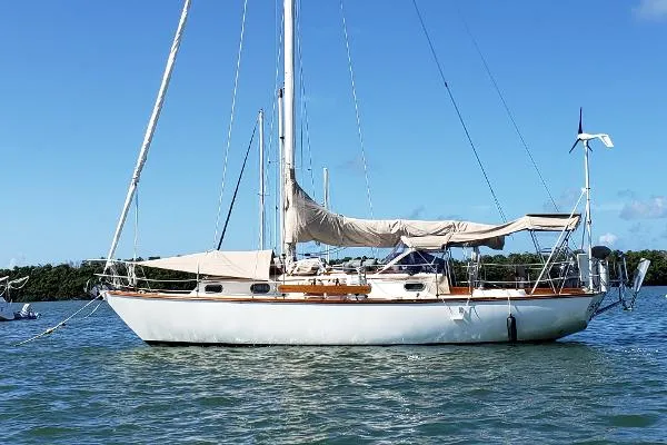 Slide: The Image of Cape Dory 33 1983 - 0