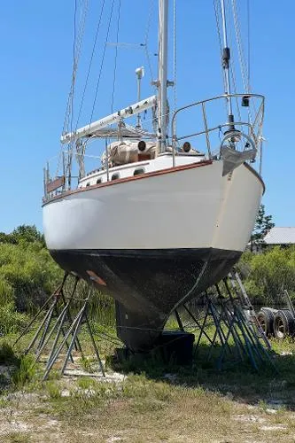 Slide: The Image of Cape Dory 33 1983 - 5