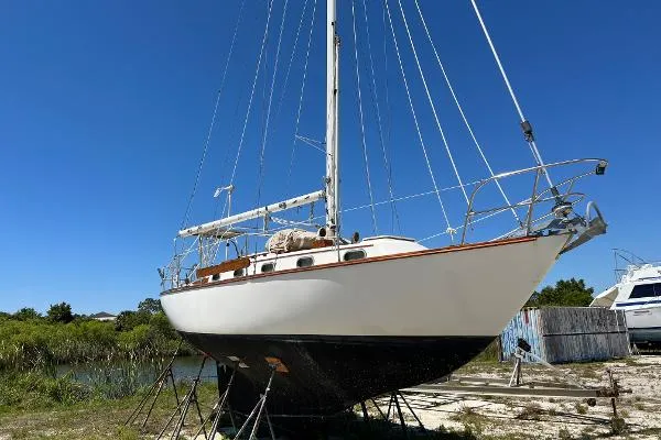 Slide: The Image of Cape Dory 33 1983 - 7