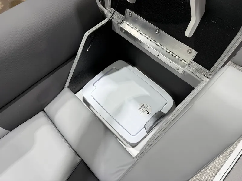 Slide: The Image of Tahoe Cascade 2385 Swingback (VRB) Tritoon & Honda 4-Stroke EFI 2026 - 30