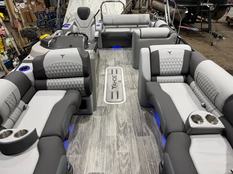 Slide: The Image of Tahoe Cascade 2385 Swingback (VRB) Tritoon & Honda 4-Stroke EFI 2026 - 6