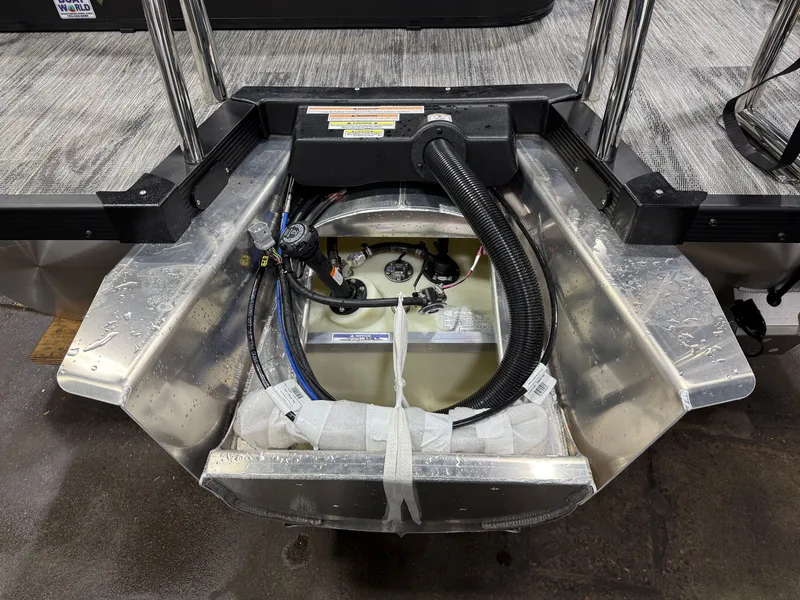Slide: The Image of Tahoe Cascade 2385 Swingback (VRB) Tritoon & Honda 4-Stroke EFI 2026 - 49