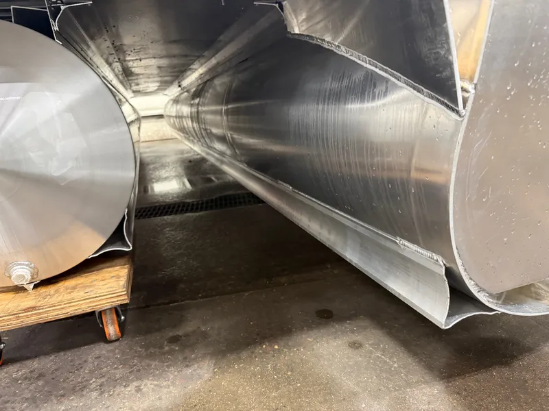 Slide: The Image of Tahoe Cascade 2385 Swingback (VRB) Tritoon & Honda 4-Stroke EFI 2026 - 48
