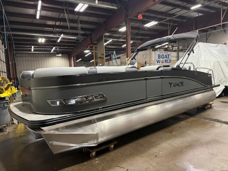 Slide: The Image of Tahoe Cascade 2385 Swingback (VRB) Tritoon & Honda 4-Stroke EFI 2026 - 44
