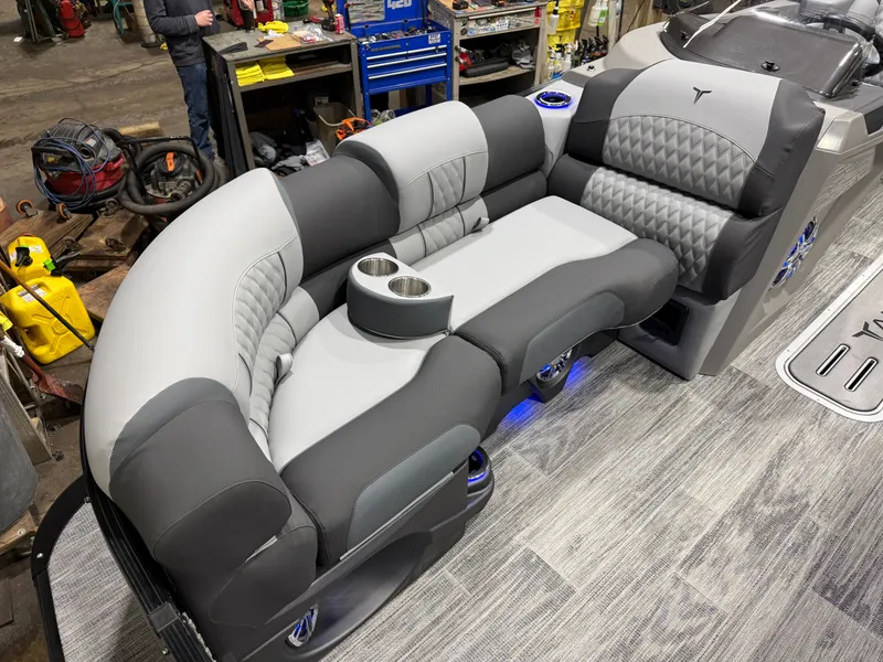 Slide: The Image of Tahoe Cascade 2385 Swingback (VRB) Tritoon & Honda 4-Stroke EFI 2026 - 7