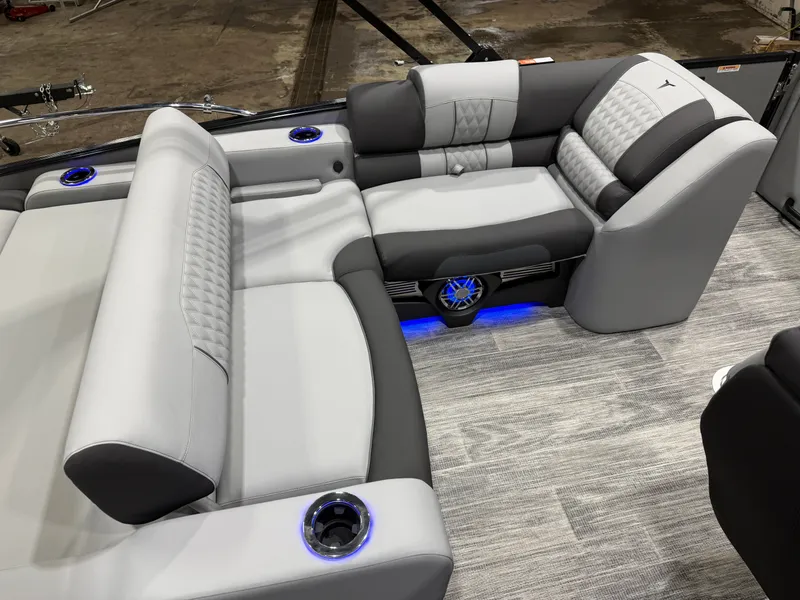 Slide: The Image of Tahoe Cascade 2385 Swingback (VRB) Tritoon & Honda 4-Stroke EFI 2026 - 18