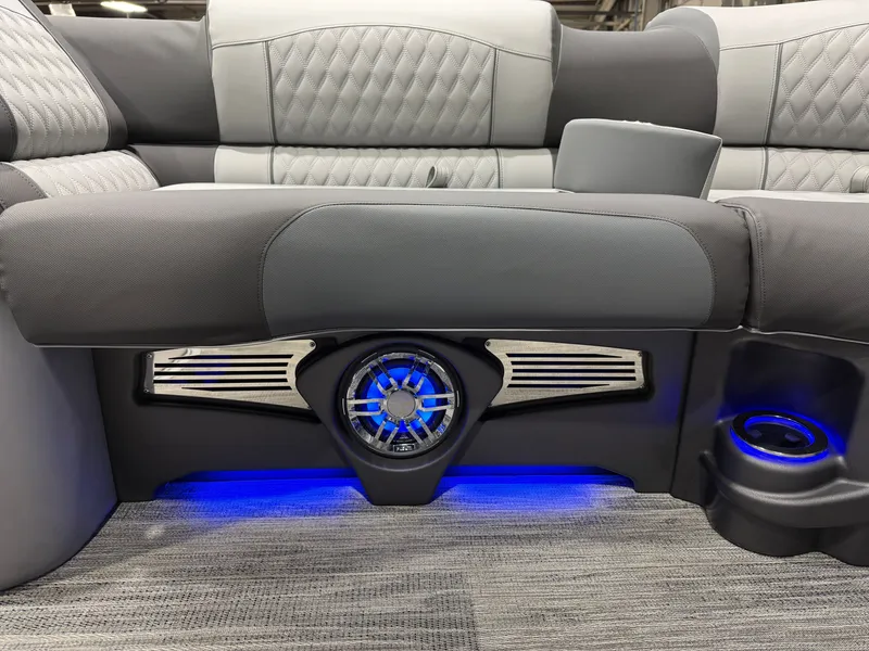 Slide: The Image of Tahoe Cascade 2385 Swingback (VRB) Tritoon & Honda 4-Stroke EFI 2026 - 40