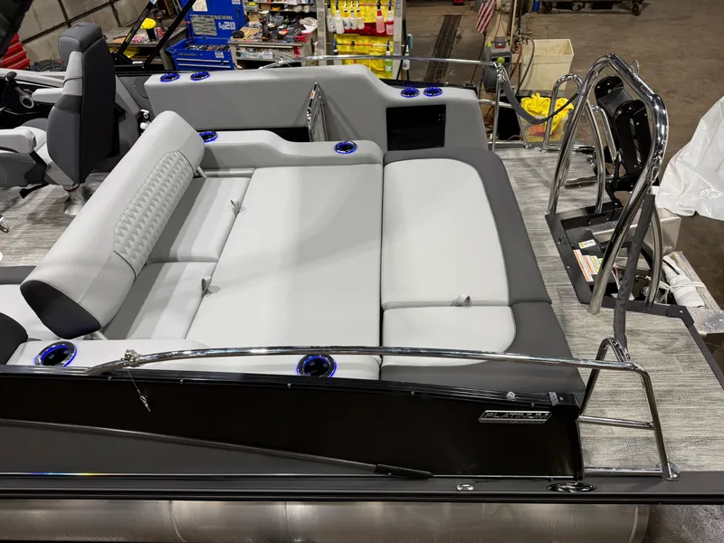Slide: The Image of Tahoe Cascade 2385 Swingback (VRB) Tritoon & Honda 4-Stroke EFI 2026 - 4