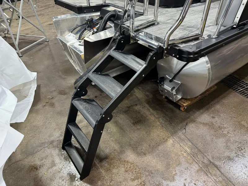 Slide: The Image of Tahoe Cascade 2385 Swingback (VRB) Tritoon & Honda 4-Stroke EFI 2026 - 50