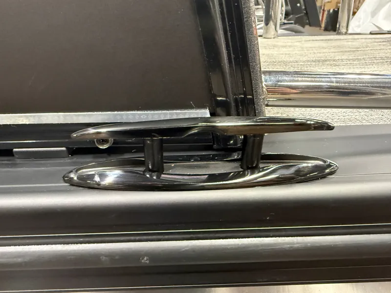 Slide: The Image of Tahoe Cascade 2385 Swingback (VRB) Tritoon & Honda 4-Stroke EFI 2026 - 47