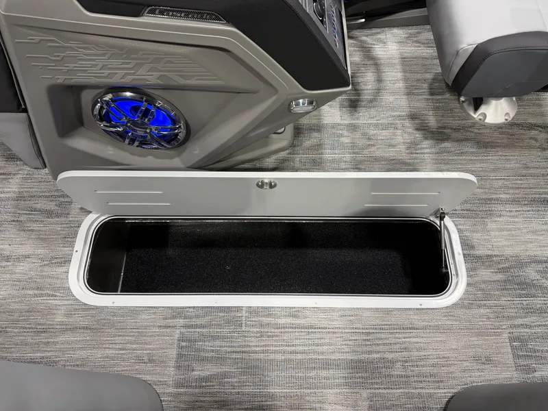 Slide: The Image of Tahoe Cascade 2385 Swingback (VRB) Tritoon & Honda 4-Stroke EFI 2026 - 34