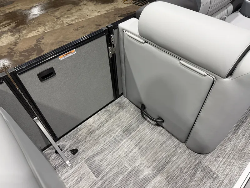 Slide: The Image of Tahoe Cascade 2385 Swingback (VRB) Tritoon & Honda 4-Stroke EFI 2026 - 31