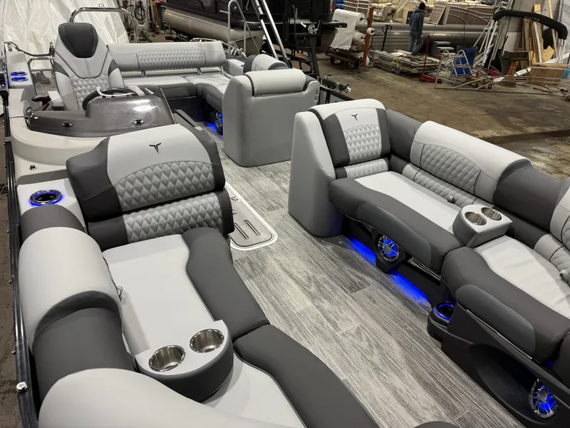 Slide: The Image of Tahoe Cascade 2385 Swingback (VRB) Tritoon & Honda 4-Stroke EFI 2026 - 38