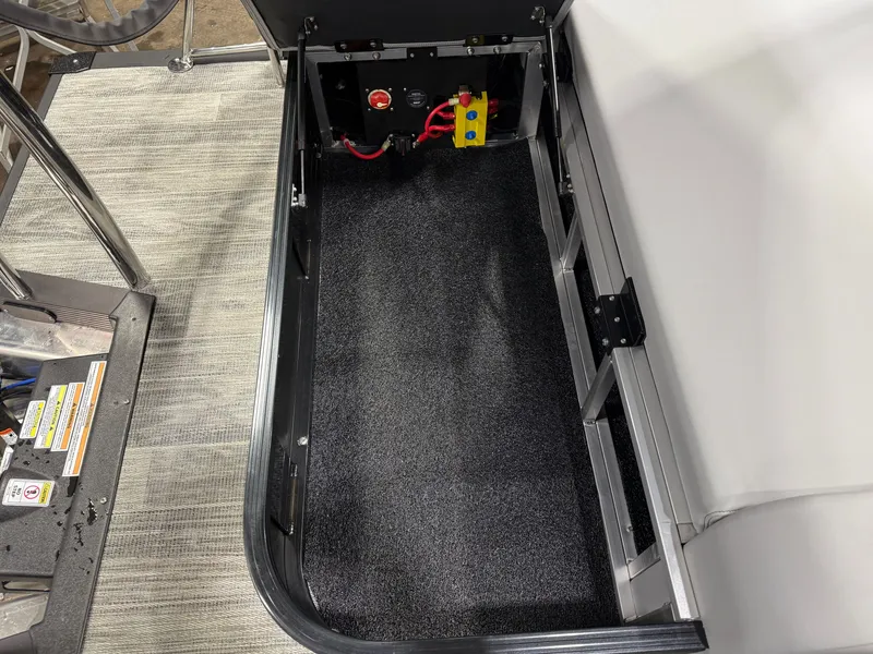 Slide: The Image of Tahoe Cascade 2385 Swingback (VRB) Tritoon & Honda 4-Stroke EFI 2026 - 28