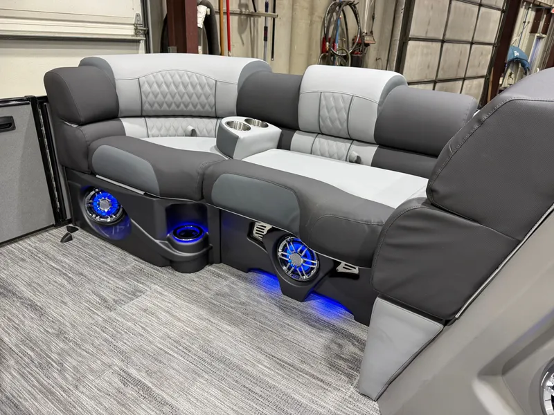 Slide: The Image of Tahoe Cascade 2385 Swingback (VRB) Tritoon & Honda 4-Stroke EFI 2026 - 35