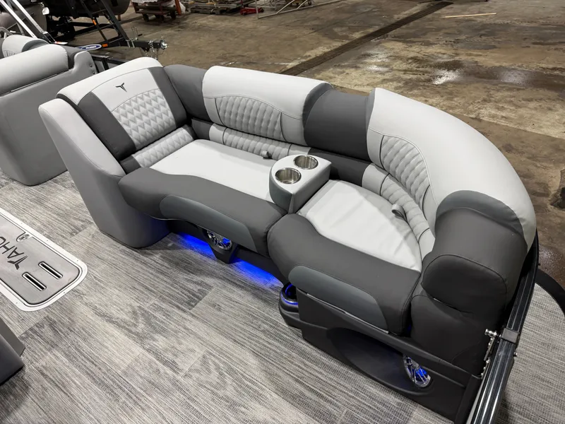 Slide: The Image of Tahoe Cascade 2385 Swingback (VRB) Tritoon & Honda 4-Stroke EFI 2026 - 8