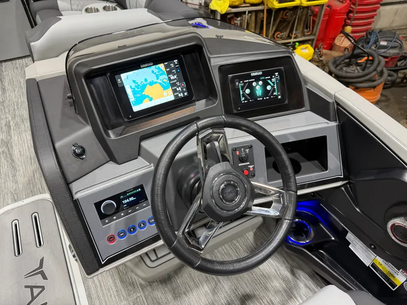 Slide: The Image of Tahoe Cascade 2385 Swingback (VRB) Tritoon & Honda 4-Stroke EFI 2026 - 11