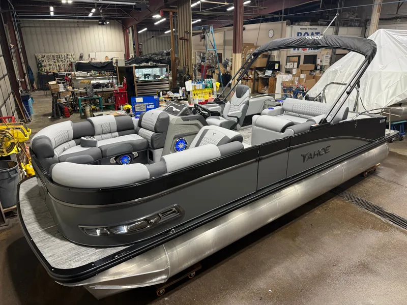 The Image of Tahoe Cascade 2385 Swingback (VRB) Tritoon & Honda 4-Stroke EFI 2026 - 1