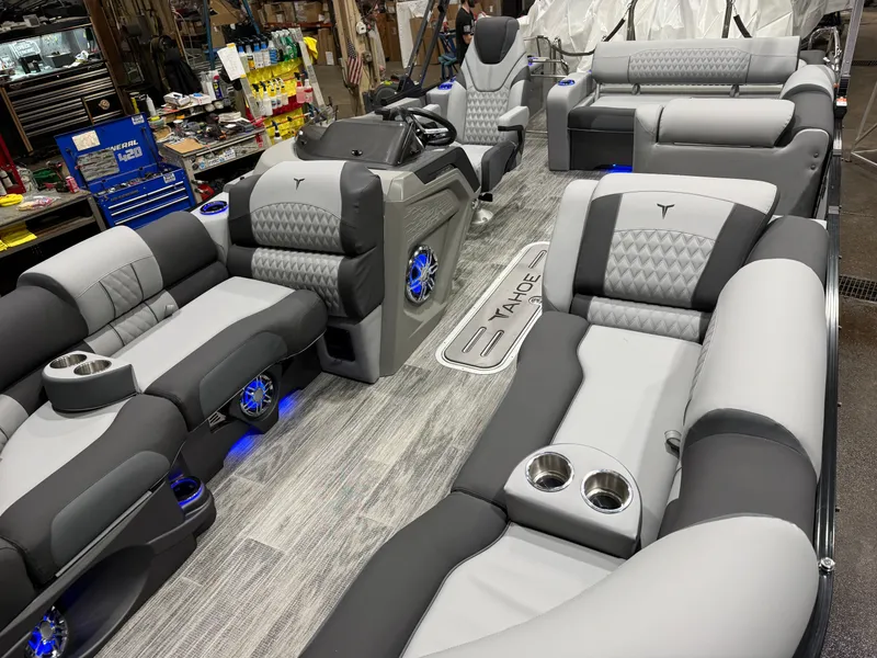 Slide: The Image of Tahoe Cascade 2385 Swingback (VRB) Tritoon & Honda 4-Stroke EFI 2026 - 37