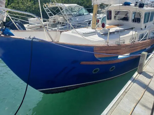 Slide: The Image of Fisher 30' Pilothouse Ketch 1984 - 1