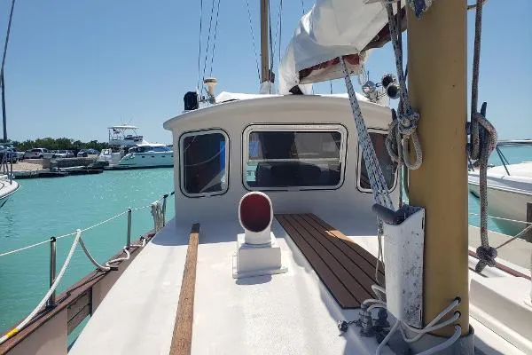 Slide: The Image of Fisher 30' Pilothouse Ketch 1984 - 3
