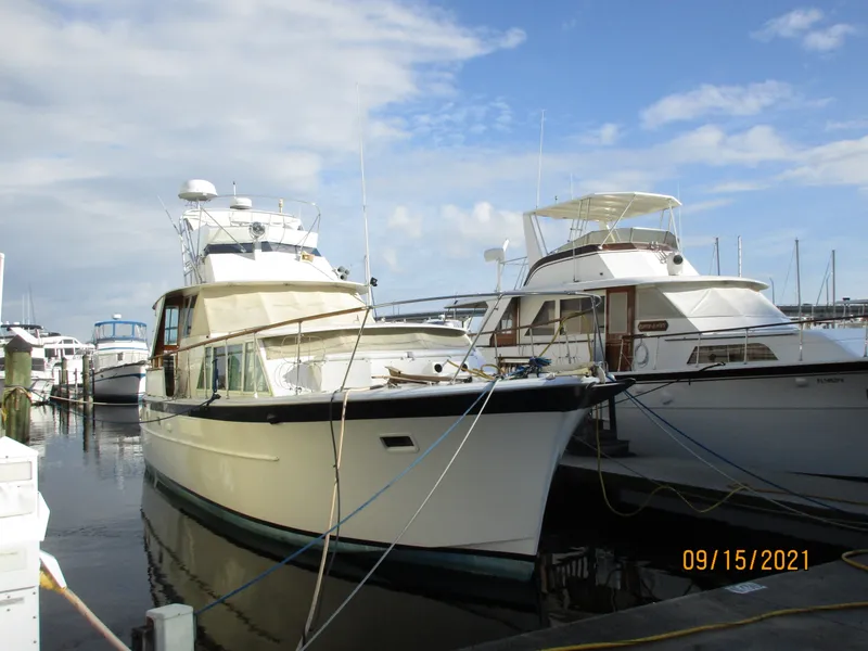 Slide: The Image of Hatteras Motoryacht Tri-Cabin 1970 - 0