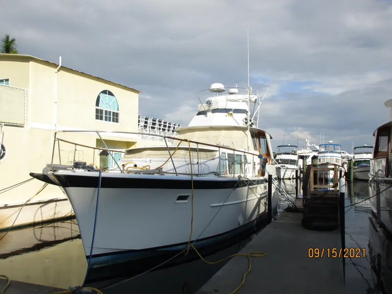 Slide: The Image of Hatteras Motoryacht Tri-Cabin 1970 - 1