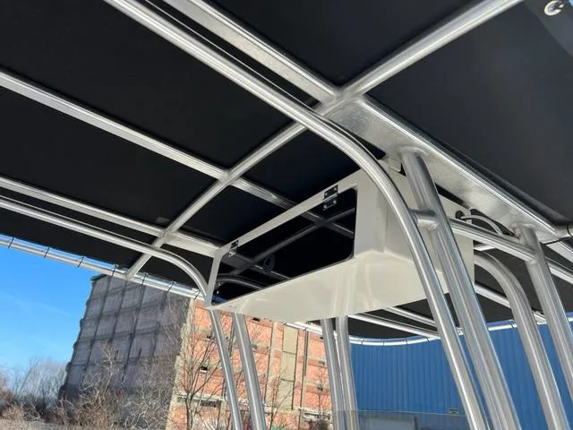 Slide: The Image of Robalo R200 Center Console 2018 - 7