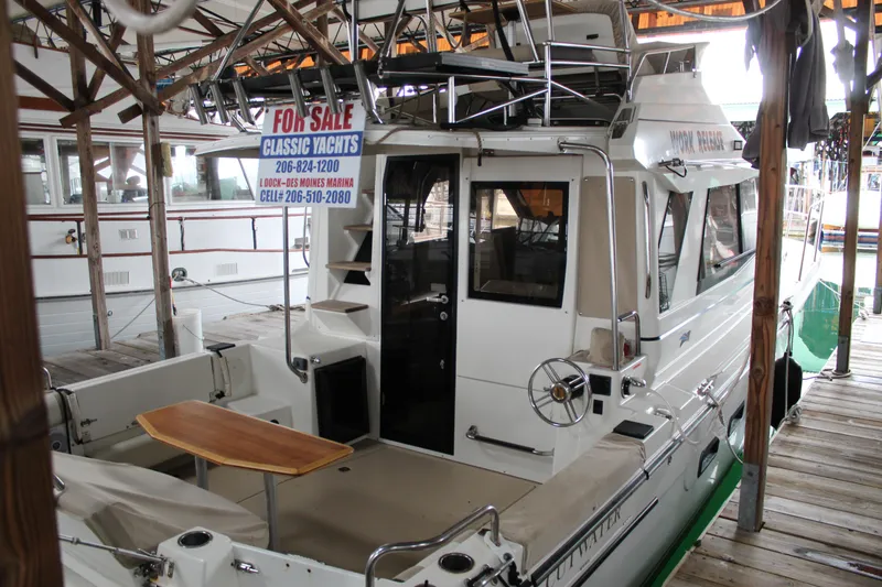Slide: The Image of 2016 Cutwater 30 Command Bridge yacht for sale at marina dock. - 22