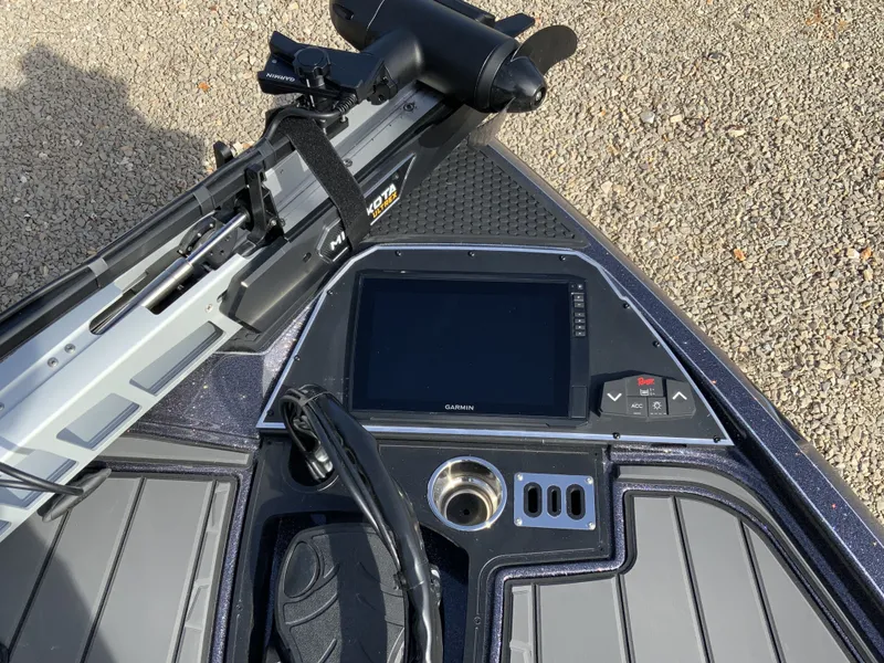 Slide: The Image of 2026 Ranger Z Comanche Z520R Ultra boat console with Garmin display. - 4