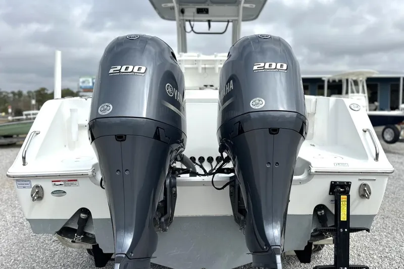Slide: The Image of 2018 Sea Hunt Gamefish 27 with twin Yamaha 200 engines, rear view. - 4