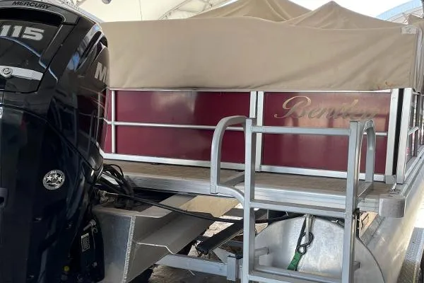 Slide: The Image of Bentley Pontoons Encore 2016 - 5
