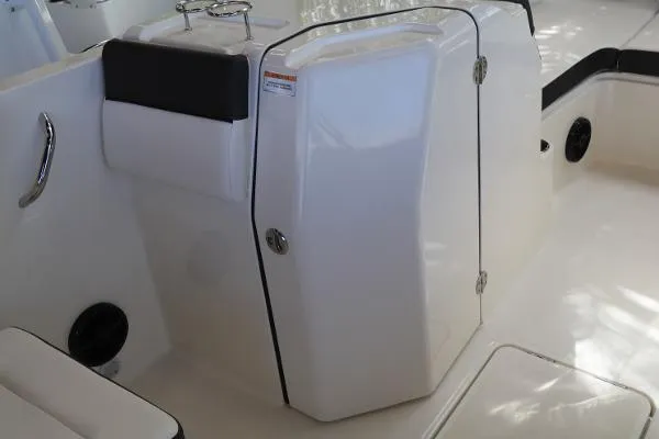 Slide: The Image of Bayliner DX2200 2022 - 8