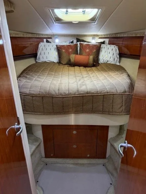 Slide: The Image of Luxurious cabin of the 2004 Sea Ray 420 Sundancer yacht. - 15
