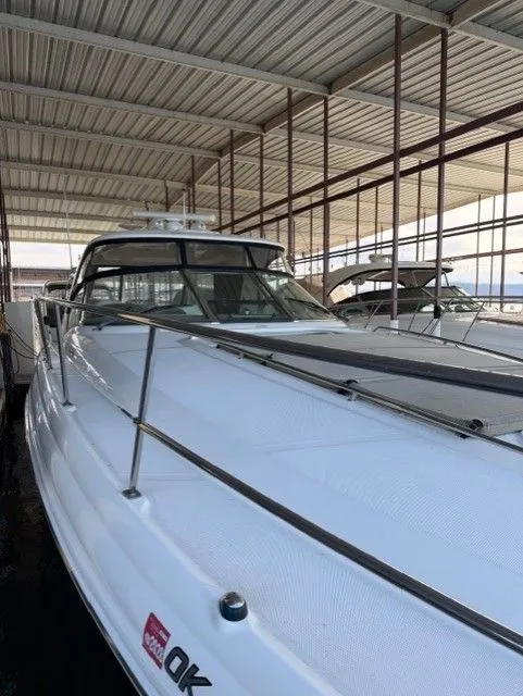 Slide: The Image of 2004 Sea Ray 420 Sundancer in covered marina. - 6