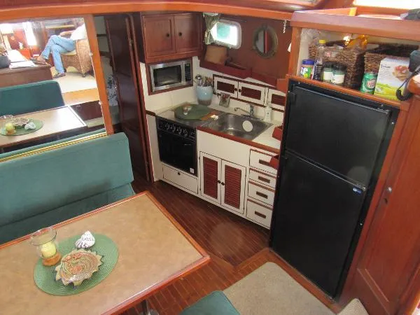 Slide: The Image of Offshore Yachtfisher CPMY 1987 - 7