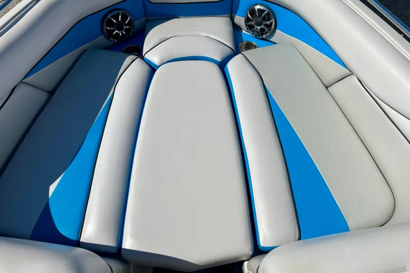 Slide: The Image of 2012 Moomba Mojo 2.5 boat detail with Sea Quattro device. - 49